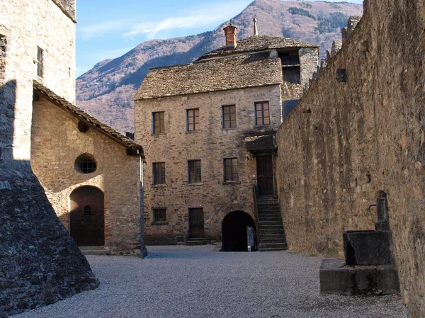 Schweiz, bellinzona slott — Stockfoto