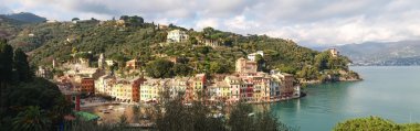 İtalya, portofino. Limandaki tipik ev resimleri