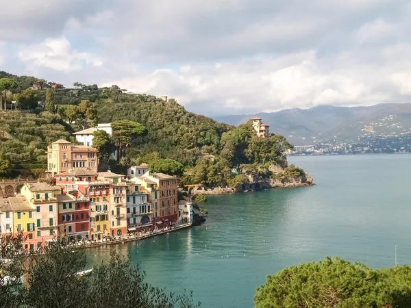 Italien, portofino. bilder av typiska huset vid hamnen — Stockfoto