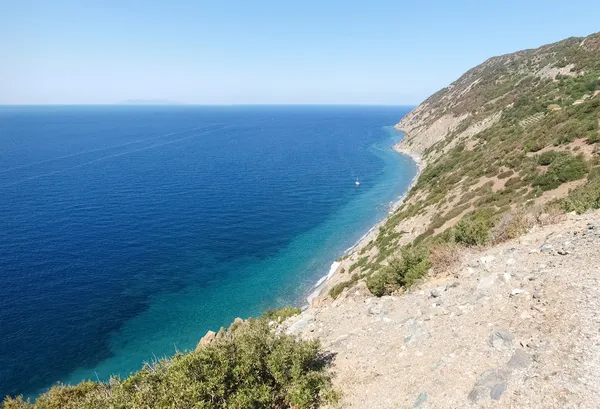 Ön Elba, klipporna vid västsidan — Stockfoto