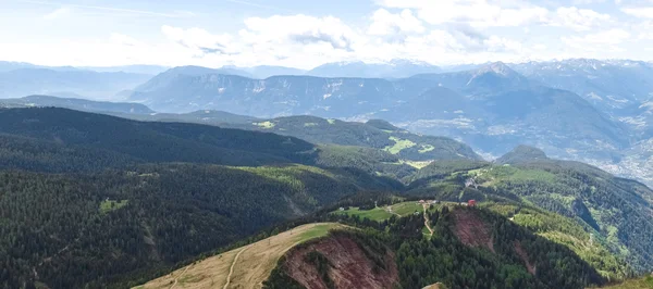 Wandern auf den Bergen von Meran — Stockfoto