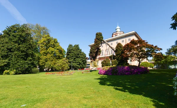 Villa Ciani en el jardín botánico de la ciudad de Lugano — Foto de Stock