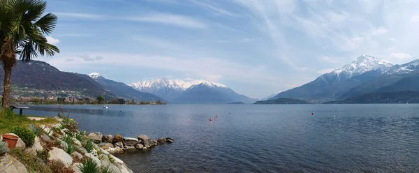 Vue depuis la promenade du lac de Dongo — Photo