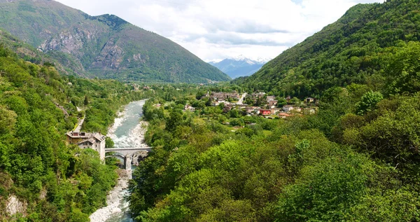 Dan Intragna nehir melezza üzerinde göster — Stok fotoğraf