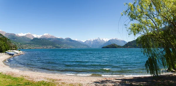 Panorama jeziora como z plaży — Zdjęcie stockowe
