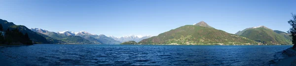 Panorama of the Lake of Como from the Beach at evening sunlight — Stock Photo, Image