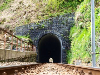 Tren tüneli