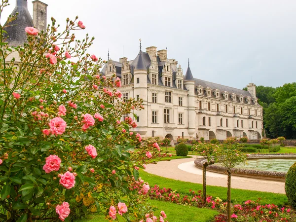 Vue sur le château et les jardins — Photo