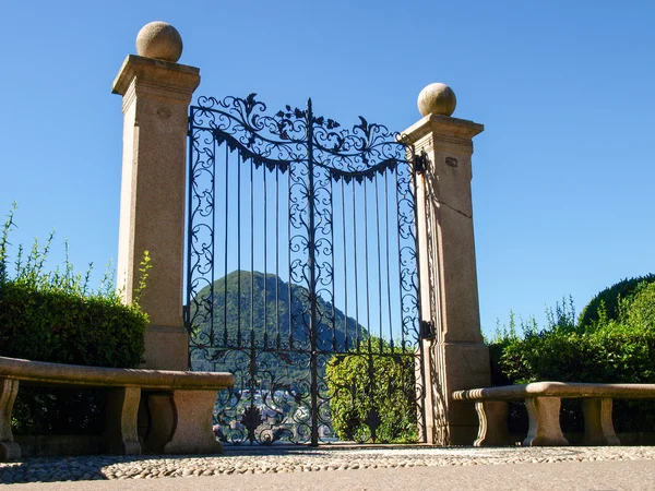 Porta sul lago di Villa Ciani — Foto Stock