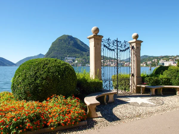 Porta sul lago di Villa Ciani Fotografia Stock