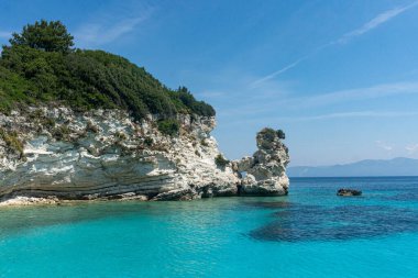 Antipaxos 'ta bir plaj