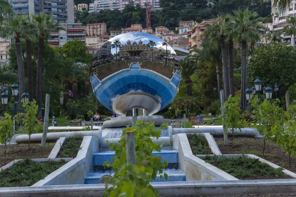 Monako. casino náměstí a kulové zrcadlo — Stock fotografie