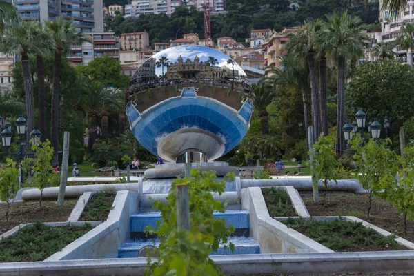 Mónaco. O Casino quadrado e espelho esférico — Fotografia de Stock