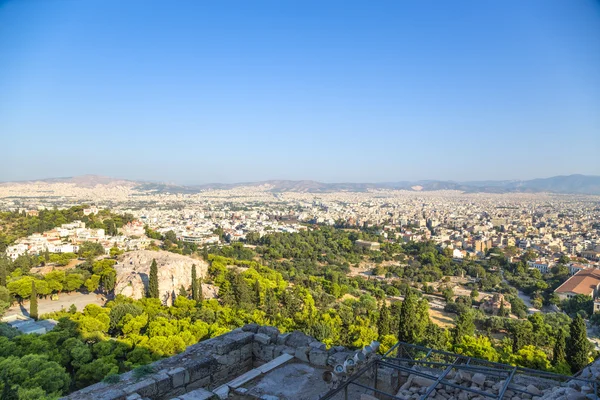 雅典。阿克罗波利斯市和亚略巴古岩石的视图 — 图库照片