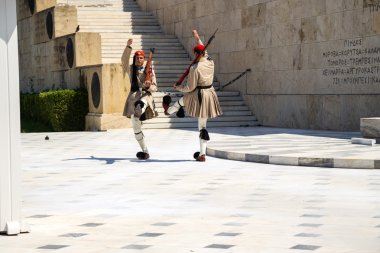 Atina. meçhul asker mezarı, evzones büyük değişim