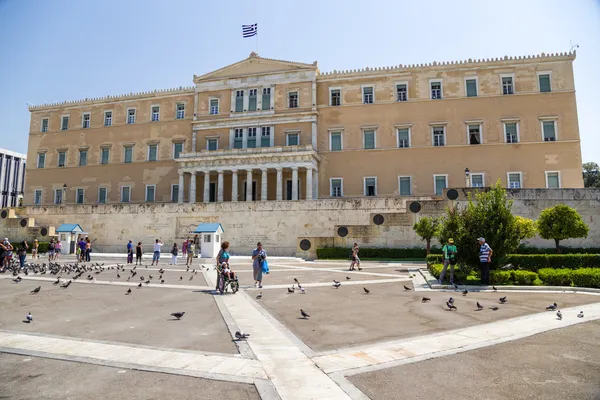 Athen. das griechische Parlament und das Grab des unbekannten Soldaten — Stockfoto