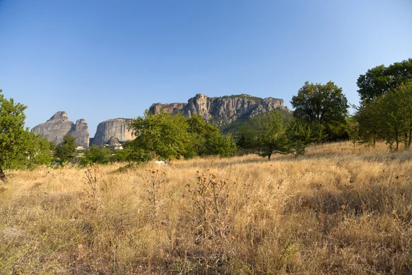 ギリシャ。（ユネスコ世界遺産リストに含まれてメテオラの岩) — ストック写真