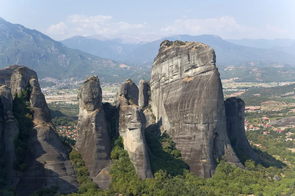 希腊。米特奥拉 （包括教科文组织世界遗产名单的岩石) — 图库照片