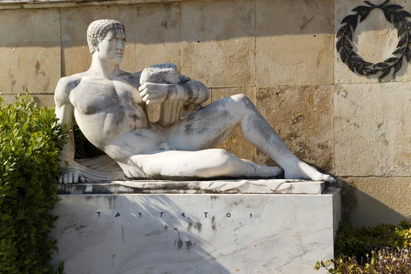Termópilas, Grecia. La estatua de mármol - detalle del Monumento a Leónidas — Foto de Stock