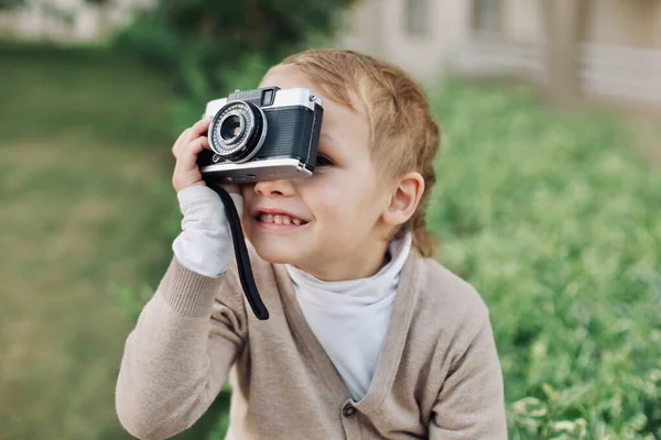 Little Charming Baby Boy Looking Though Viewfinder Film Analogue Vintage — Stock Photo, Image