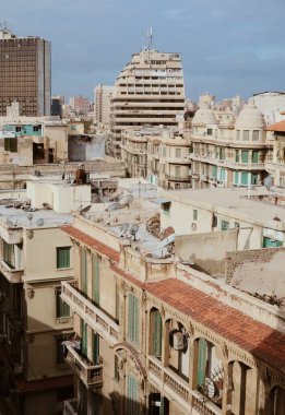 İskenderiye, Mısır - 12.11.2021: Eski Mısır Arap kuzey kentindeki tarihi binalar