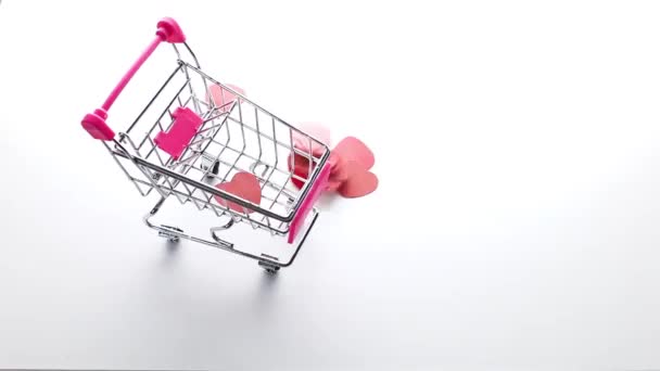 Supermarkt Metalen Speelgoed Trolley Karretje Met Gevallen Papieren Hartjes Valentijnsdag — Stockvideo