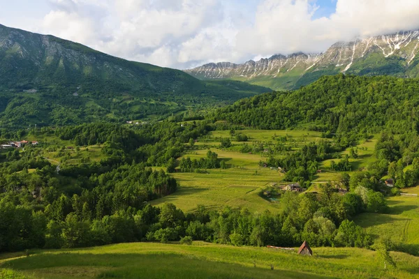 Alpine village Dreznica under Krn mountain — Stock Photo, Image