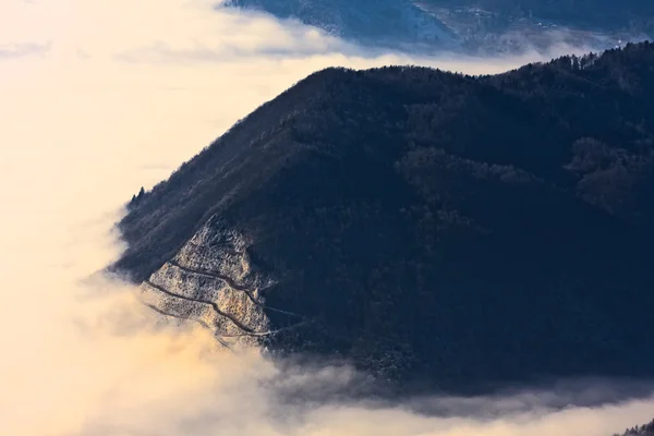 Vue d'une montagne dans les Alpes — Photo