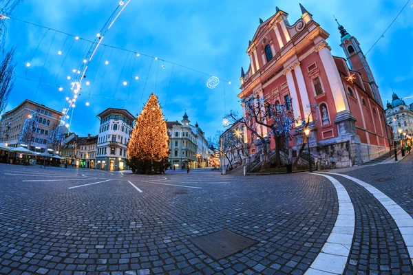 Náměstí v centru Lublaně v časných ranních hodinách — Stock fotografie