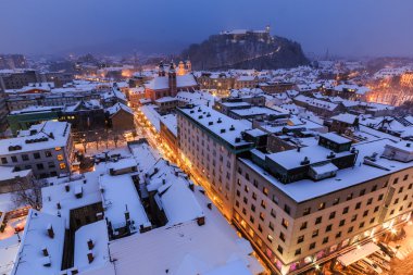 Kışın Ljubljana sokakların görünümü