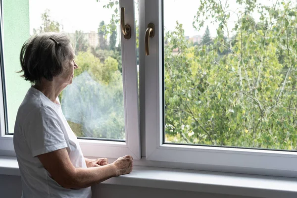 Triste Anciana Hembra Solo Permanecer Casa Dentro Primer Plano Deprimido — Foto de Stock