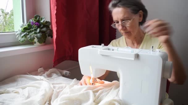 Subiectul Principal Este Afara Focalizării Femeie Bătrână Senior Stau Lângă — Videoclip de stoc