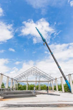 binalar Vinçler ile yapım aşamasında