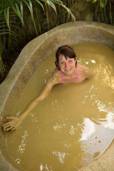 Una Mujer Identificada Toma Baño Barro Resort Spa Termal Más —  Fotos de Stock