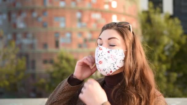 Happy female taking off mask and breathing — Stock videók