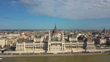 Macaristan, Budapeşte 'de bir turizm merkezi. COVID-19 Coronavirus süresince insanlar sokağa çıkma yasağı boyunca evlerinde kalacaklar.