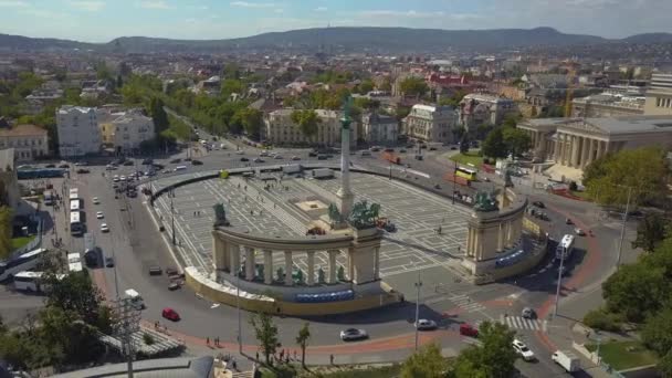 Туристический центр Будапешта, Венгрия. Люди остаются дома во время самокарантинного комендантского часа, во время коронавируса COVID-19 — стоковое видео