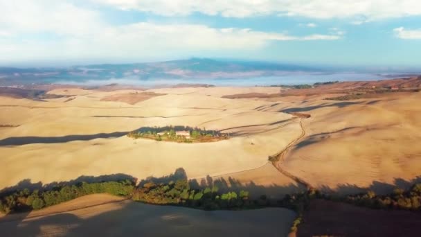 Sobrevoo aéreo a bela paisagem do pôr do sol na Toscana, Itália . — Vídeo de Stock