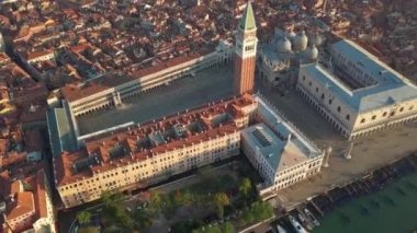 Venedik İtalya ufuk çizgisi anteni. Venedik Büyük Kanal Katedrali Eski kasaba kuşları manzaralı.