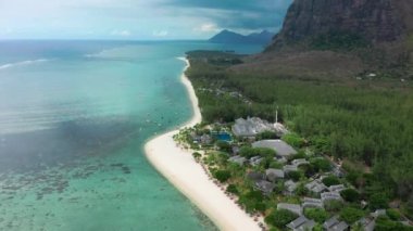 Mauritius adası, Hint okyanusunda dalgalar, Hint okyanusunda mercan resifi.