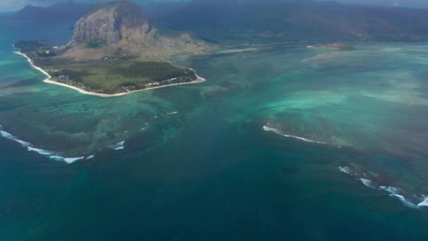 Aerial view of the Le Morne peninsula on the island of Mauritius. Underwater waterfall. — Stock Video