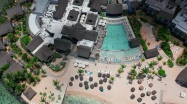 Manzaralı Hava Aracı Özel Ada, Maldivler, Tropikal Ada Üzerinde Uçuyor