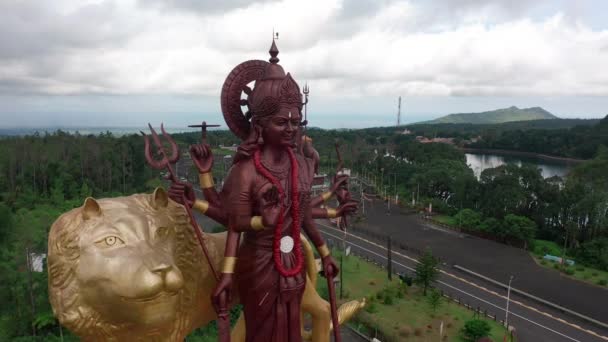 Ganga Talao, Mauritius, 5 februari 2022: Uitzicht vanuit de lucht op Lord Shiva en Ganga Talao meer — Stockvideo
