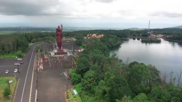 Ganga Talao, Mauritius, 5 February 2022: Aerial view of Lord Shiva and Ganga Talao lake — Stock Video