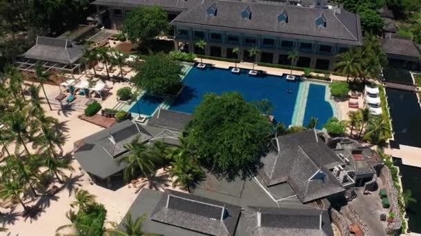 Aerial view of beautiful tropical island with white sand beach, hotels and tourists. Tropical lagoon with turquoise water and white sand. Beautiful sky, sea, beach, resort — Stock Video