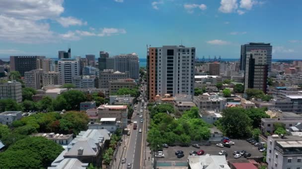 Città sull'Oceano Indiano. Vista aerea Port Louis nella bella giornata di sole. Capitale dell'isola di Mauritius — Video Stock