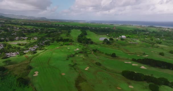 Golf Oteli Kıyısı Hint Okyanusu Sahilde Golf Sahası Villalar Golf — Stok video