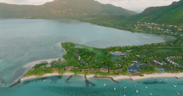 Golf Hotel Wybrzeże Oceanu Indyjskiego Pole Golfowe Wille Plaży Widok — Wideo stockowe