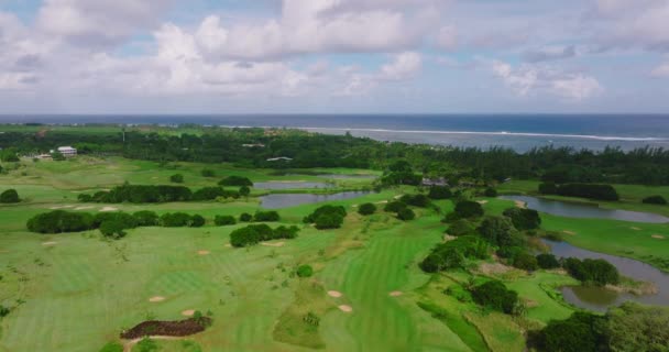 Vista Aerea Del Campo Golf Con Mettere Erba Verde Alberi — Video Stock