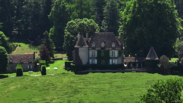 Slott Franska Landsbygden Flygfoto Parallax Effekt Ett Gammalt Hus Grön — Stockvideo